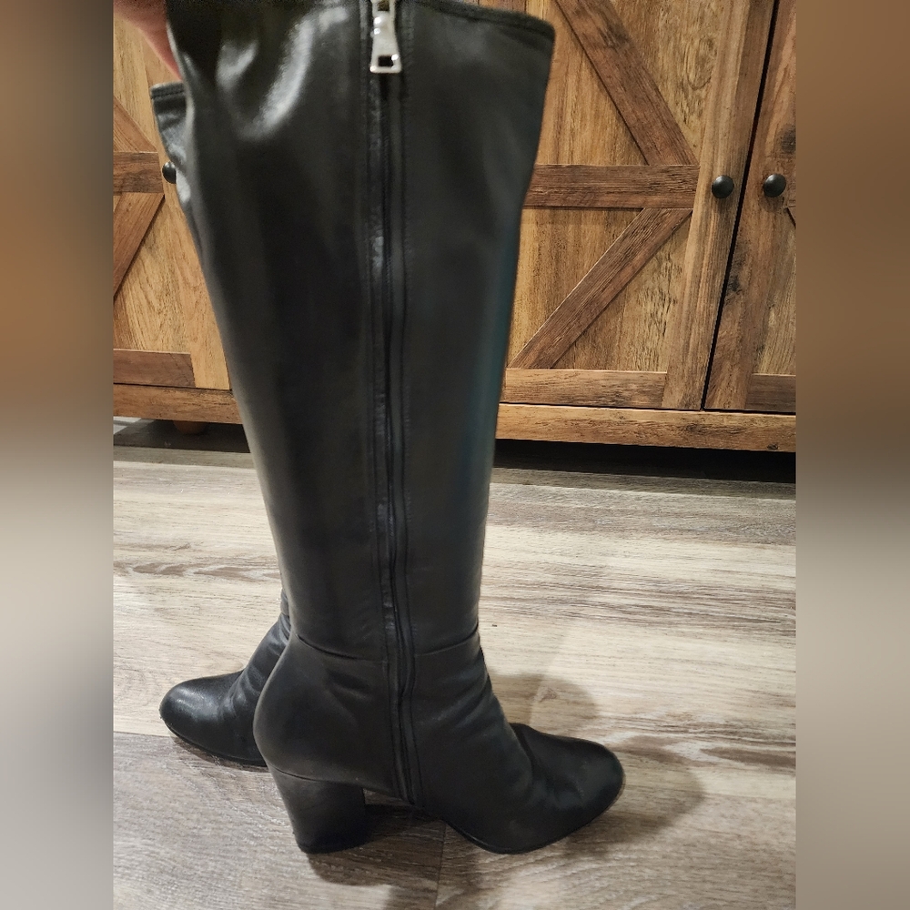 Prada Black Leather Heeled Boots with Pointed Toe - Picture 4 of 12